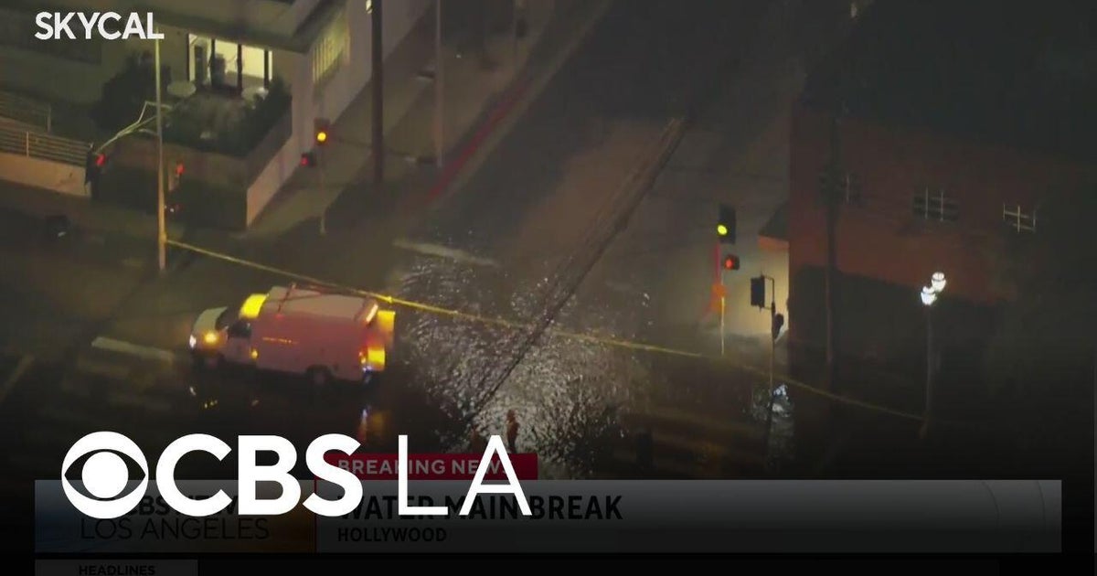 Hollywood water main break causes flooding in street - CBS Los Angeles