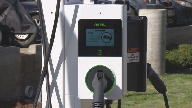 Over 1,600 Singapore HDB Carparks Equipped with EV Chargers, 150 More Expected by 2026