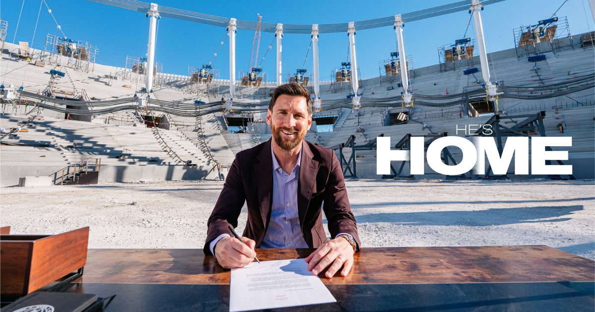 Lionel Messi signs 3-year contract extension with Inter Miami