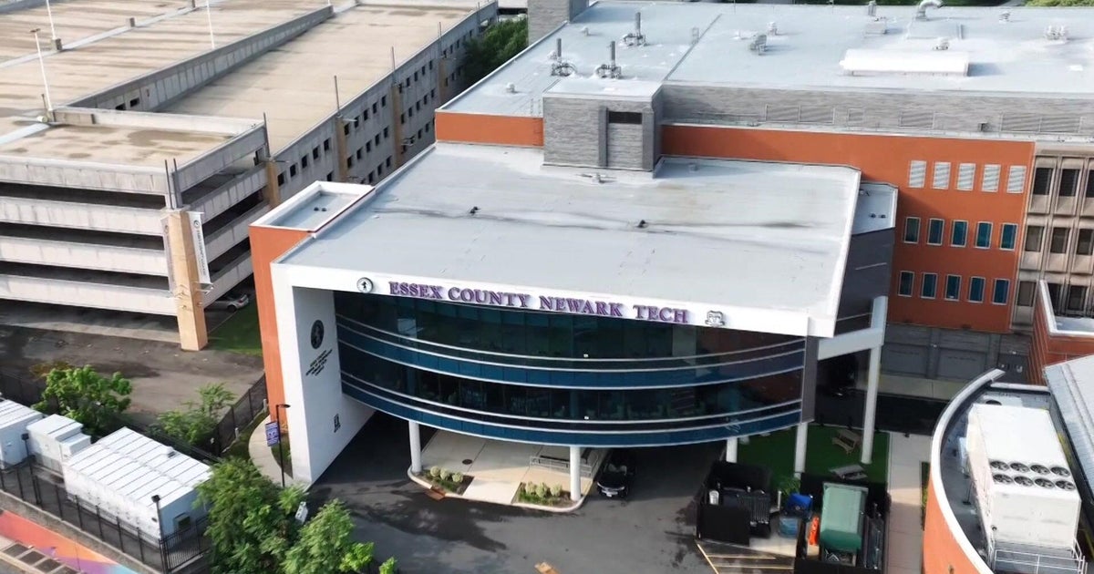 Newark Tech preparing students for the future with hands on learning opportunities – CBS News
