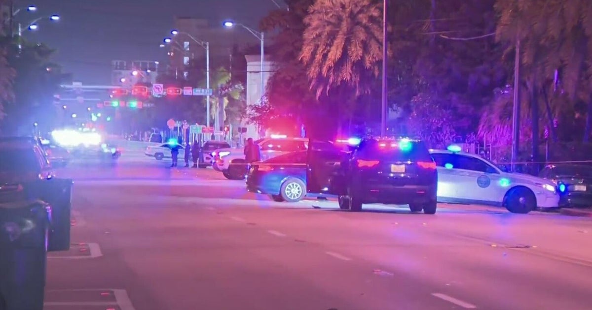 3 people shot in Miami neighborhood prompts police investigation 3 people shot in Miami neighborhood prompts police investigation