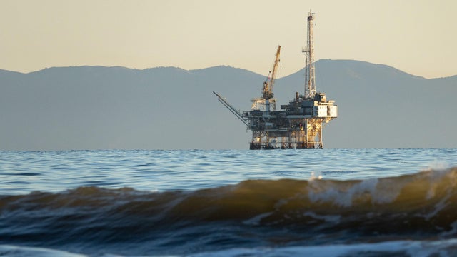 Offshore oil platform