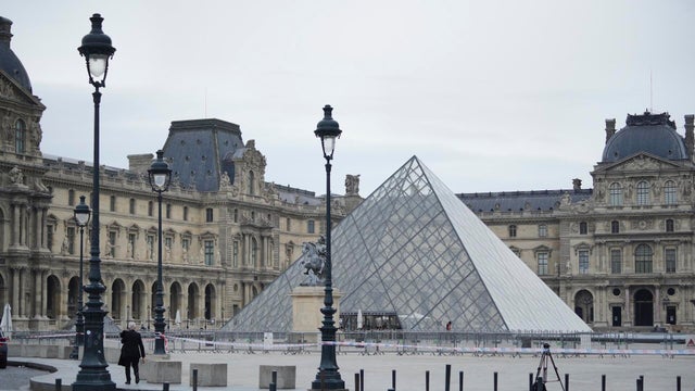 Louvre Closes After Jewellery Heist