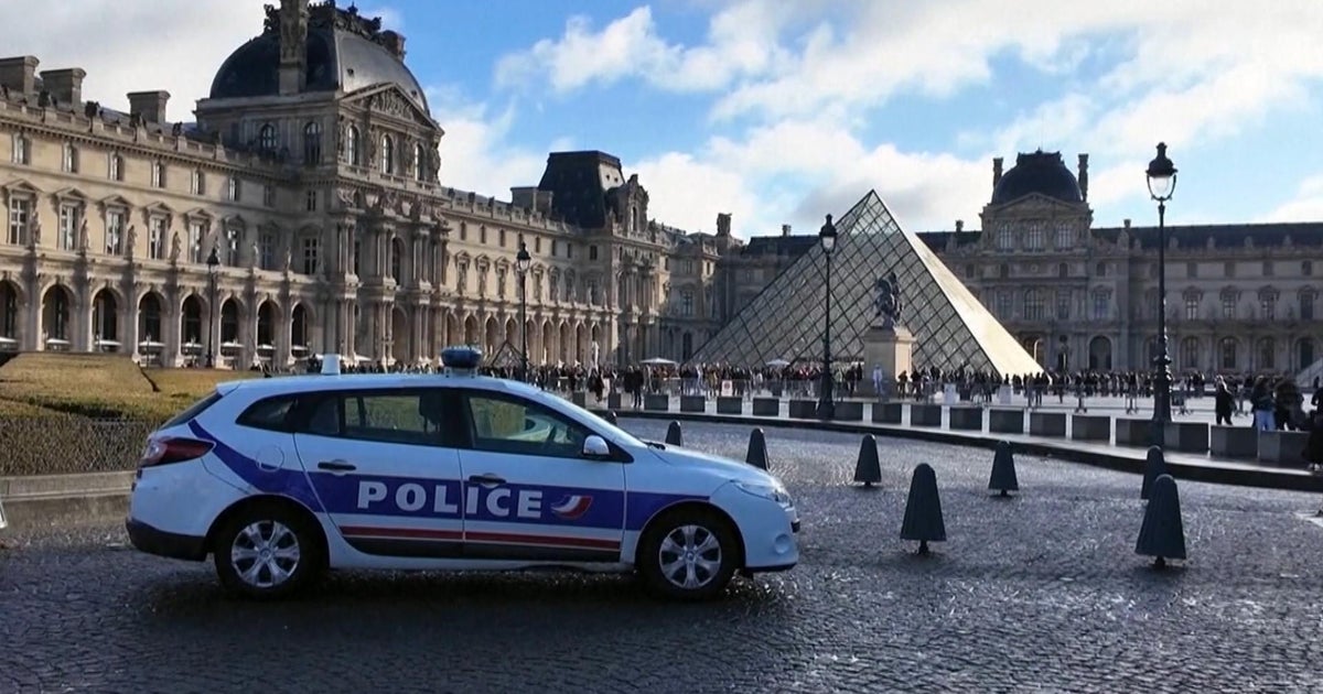 Arrests made in heist at Paris' Louvre museum