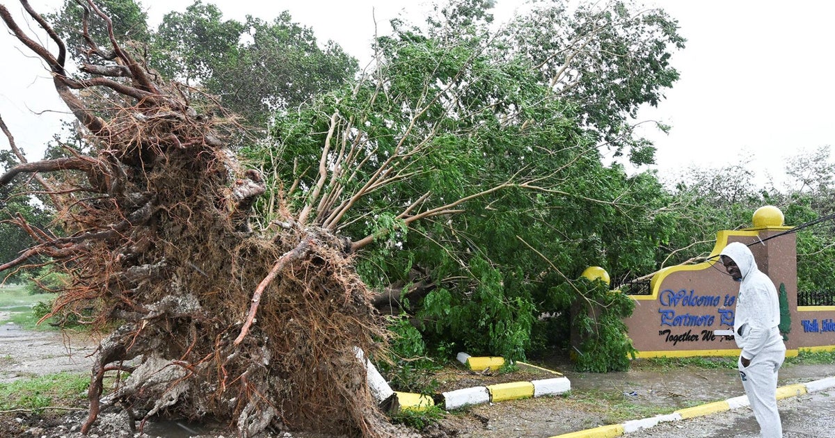 Hurricane Melissa reportedly ripping roofs off buildings, causing widespread flooding in Jamaica