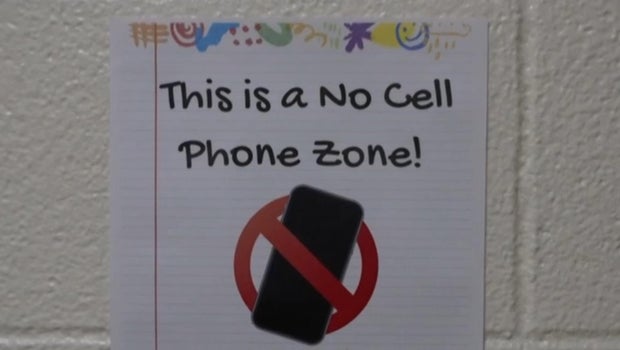 Back-to-school: Mental health experts urge parents to set cell phone boundaries with kids