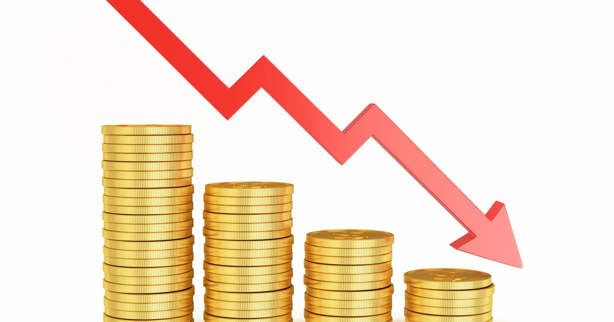 Gold's price plunges below $4,000. Here's how investors can take advantage.