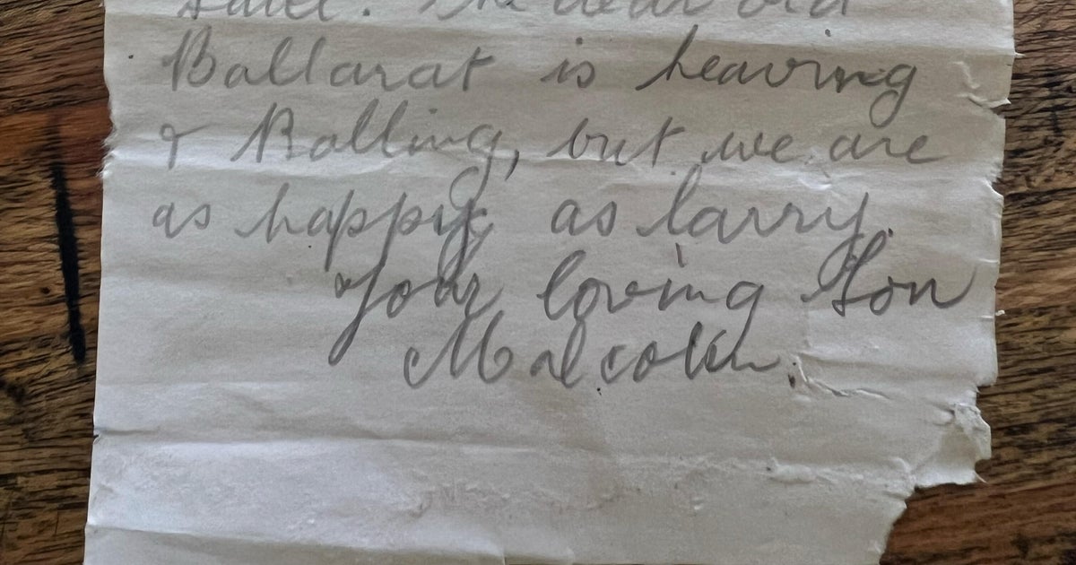 Messages in bottle written by World War I soldiers in 1916 found on Australian beach: "Absolutely stunned"