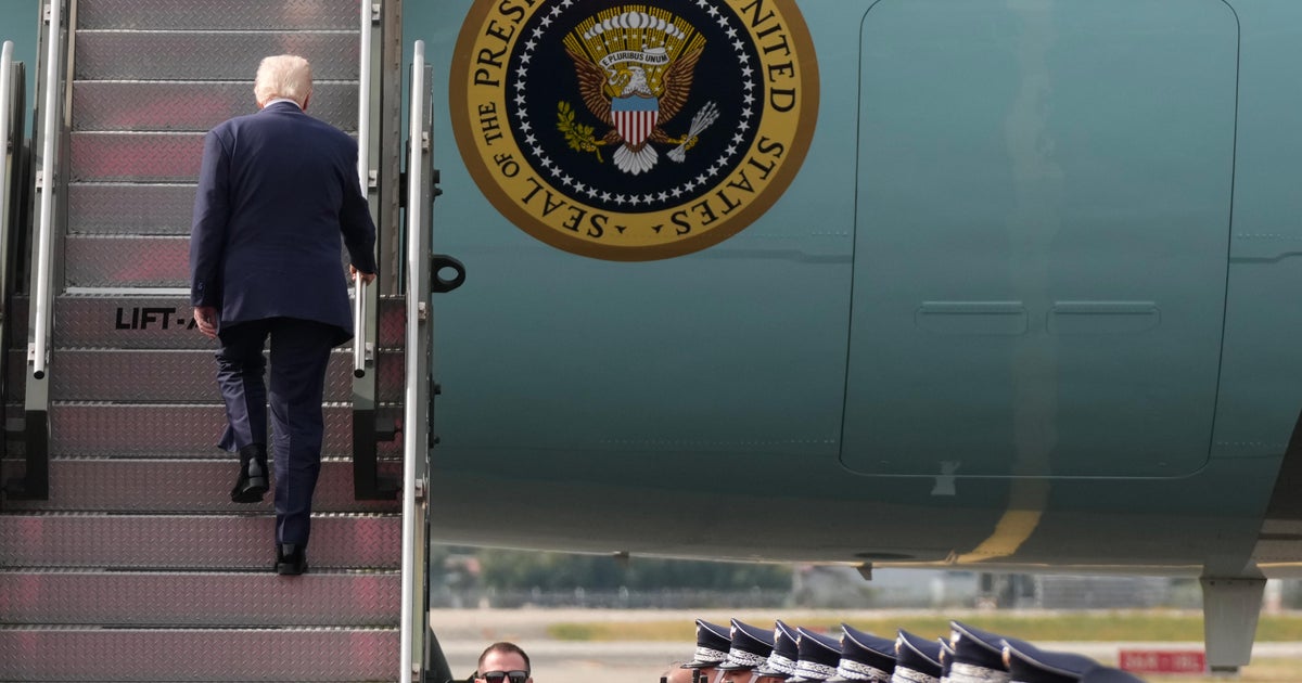 Trump heads back to Washington as government shutdown stretches on