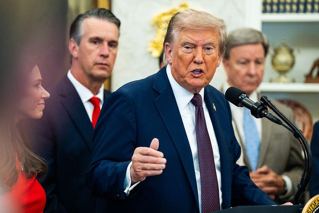 Shutdown standoff: Why experts say the Trump administration is sitting on  SNAP funds - CBS Atlanta