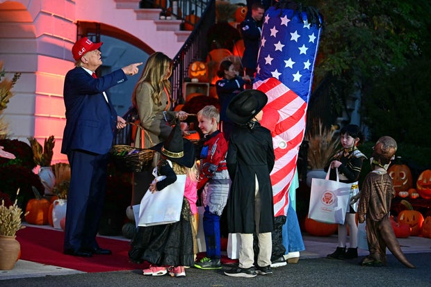 अमेरिकी-राजनीति-परंपरा-ट्रम्प-हैलोवीन