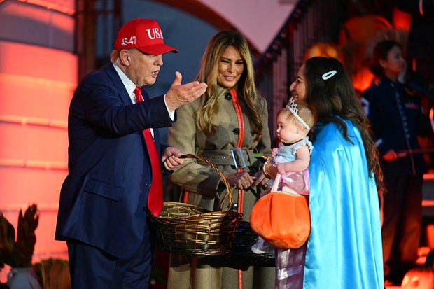 अमेरिकी-राजनीति-परंपरा-ट्रम्प-हैलोवीन