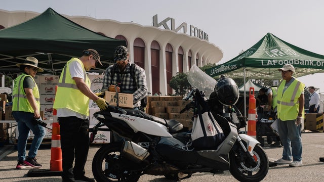 Food Bank Distribution After Courts Order Trump To Keep Paying Food Stamps Amid Shutdown 