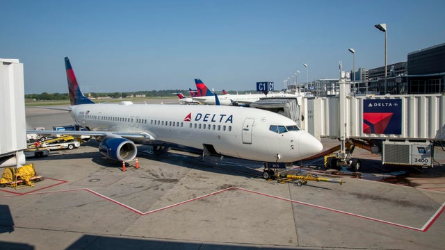 Bloomington, Minnesota. MSP airport. Delta plane loading at the terminal. 