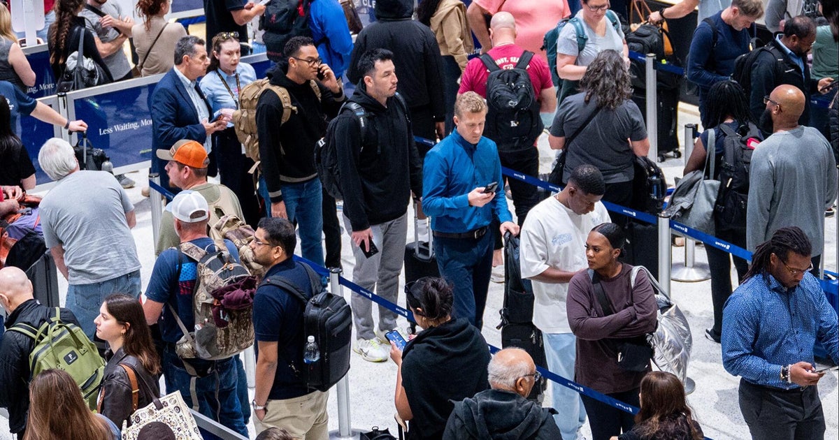 Airlines to gradually implement flight cuts due to shutdown