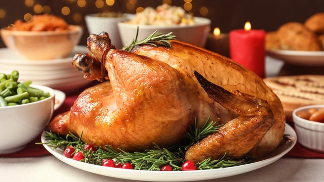 'Roasted Turkey with Festive Garnishes on White Plate' 