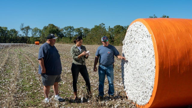 Farmers with Cecilia Vega 