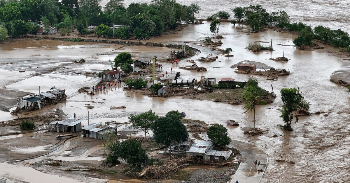 Super Typhoon Fung-wong batters the Philippines
