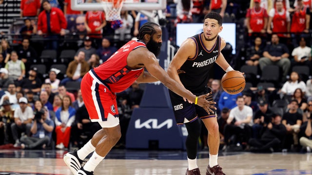 Phoenix Suns v Los Angeles Clippers 