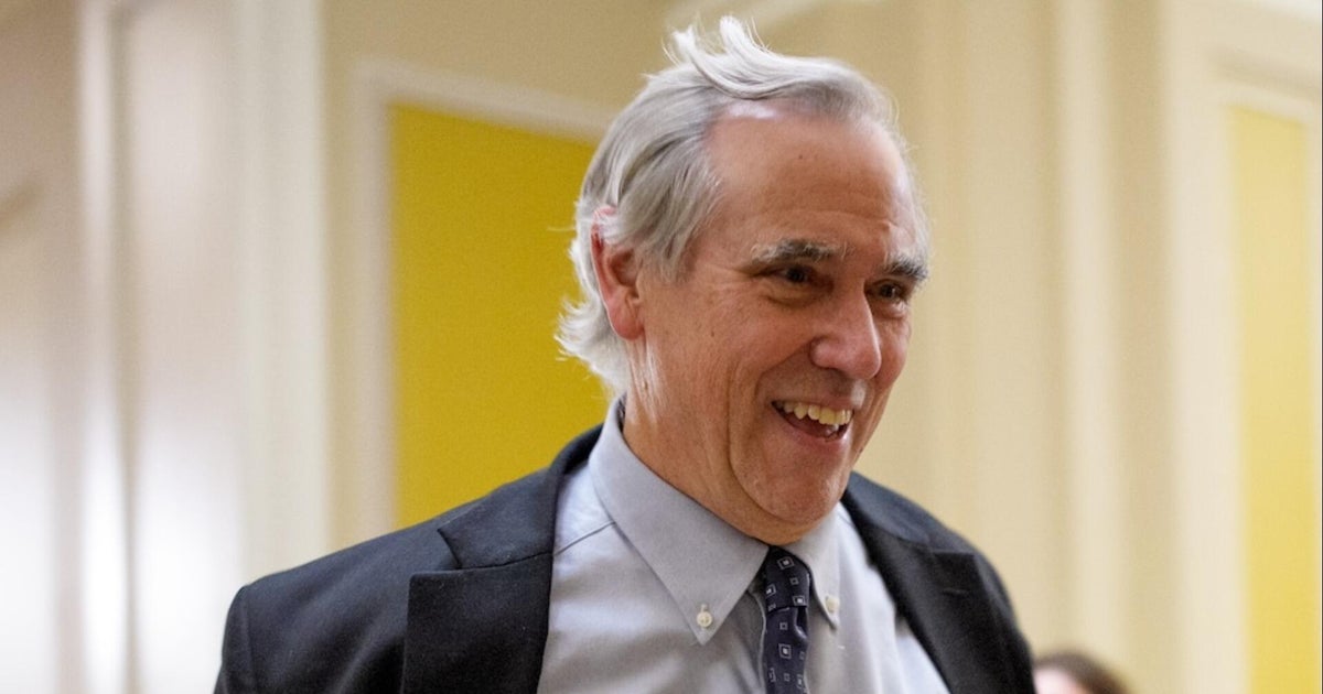 Government shutdown end in sight as some Democrats split and help Republicans