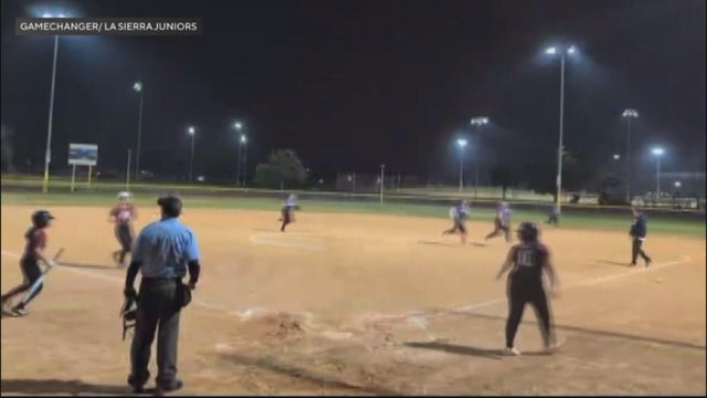 softball.jpg 