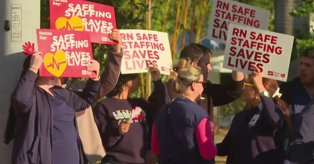 Nurses rally in Hialeah for patient safety, employee retention - CBS Miami