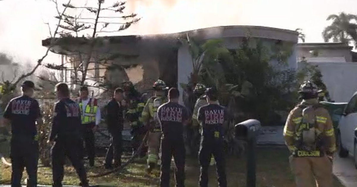 Person found dead in mobile home that went up in flames, Davie Fire Rescue says