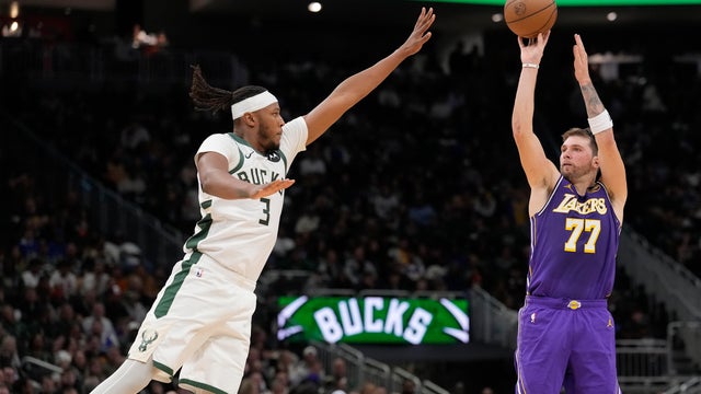 Los Angeles Lakers v Milwaukee Bucks 