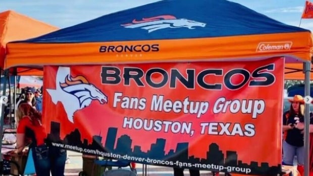 broncos-fans-in-houston.jpg