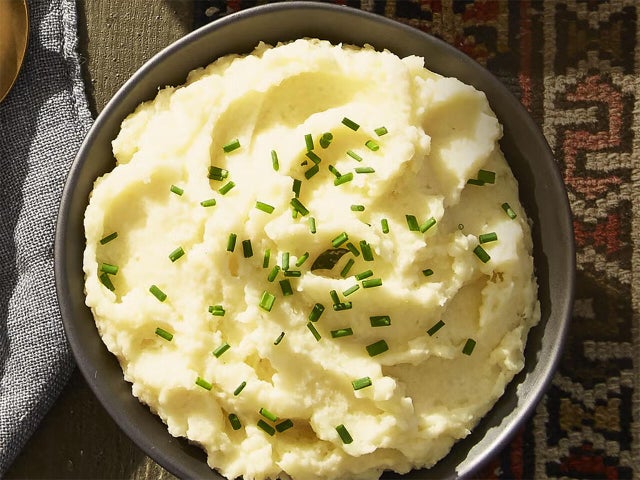 roasted-garlic-mashed-and-cauliflower-mike-garten-good-housekeeping-1280.jpg 