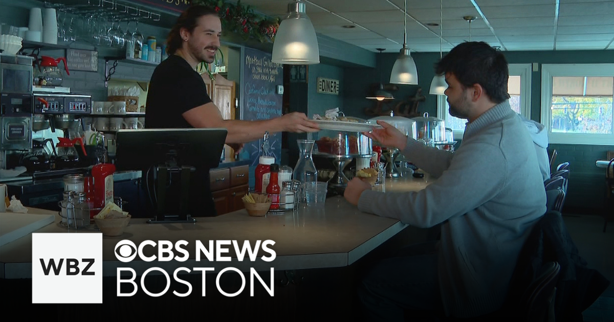 Lawmakers propose bill to increase minimum wage for tipped workers in Massachusetts