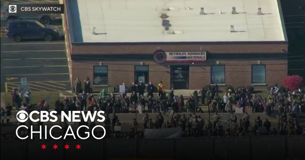 Broadview expanding designated protest zone outside ICE facility - CBS ...