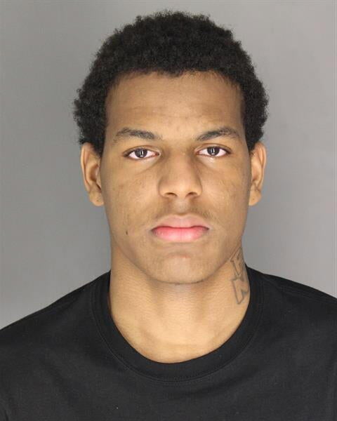 Manhunt underway for suspect in Detroit homicide investigation 