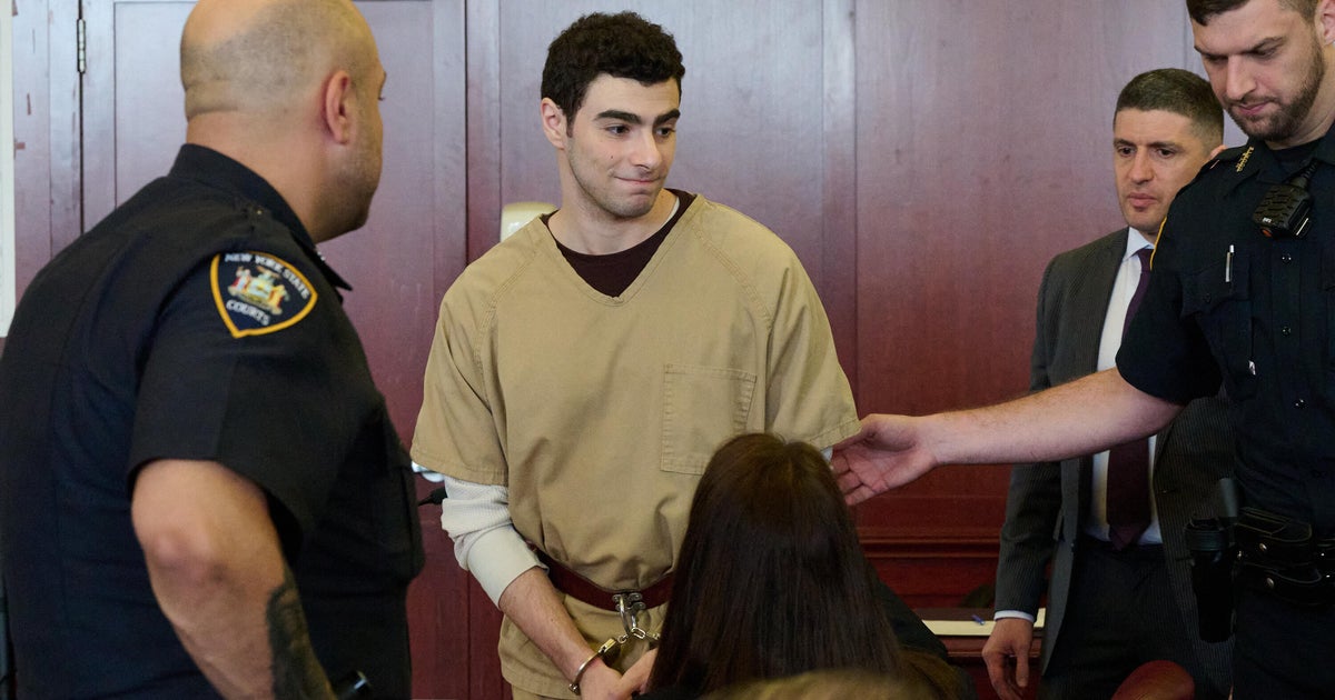 Luigi Mangione can wear civilian clothes at New York hearings, judge rules