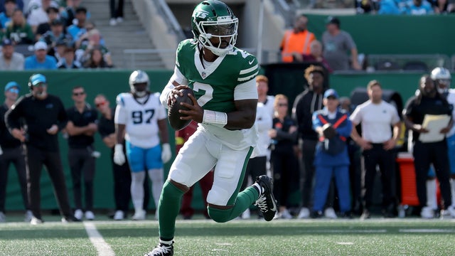 New York Jets quarterback Tyrod Taylor (2) in action against the Carolina Panthers during an NFL football game on Sunday, Oct. 19, 2025, in East Rutherford, N.J. 