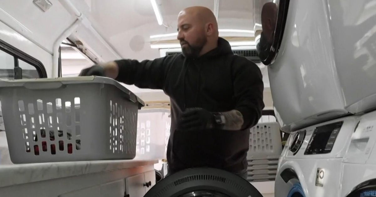 Retired cop offers free mobile laundry service for homeless people