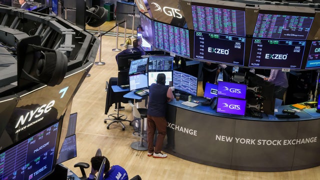 Traders At The New York Stock Exchange As Stocks Extend Tech-Fueled Gains On Rate-Cut Hopes 