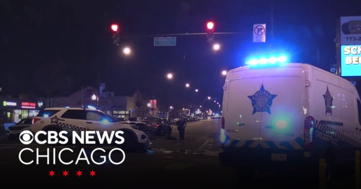 2 officers hurt after driver runs red light, crashes into squad car in ...
