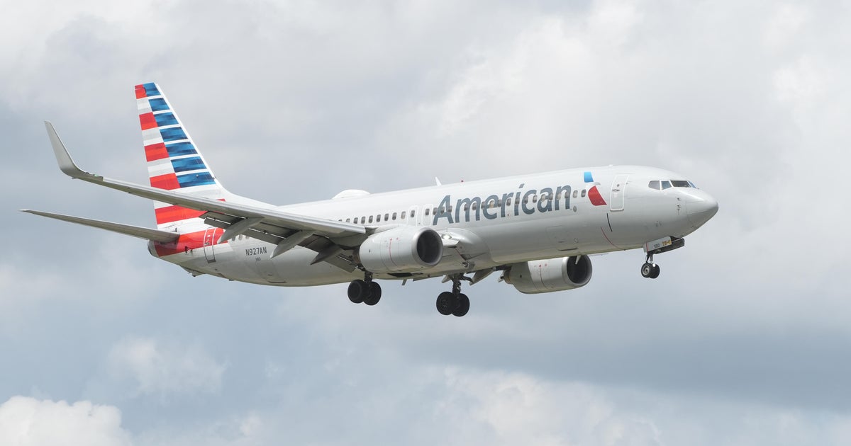 5 hospitalized after fumes force American Airlines flight to divert to Houston