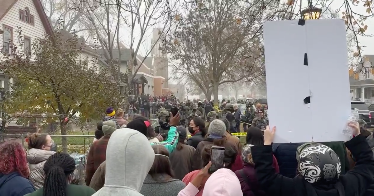 Federal agents and police clash with large crowd in St. Paul neighborhood, chemical irritants deployed