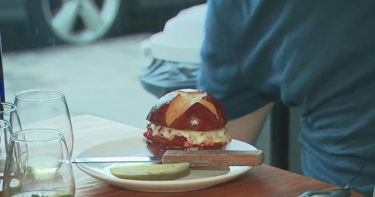 Many plan to dine out this Thanksgiving, OpenTable survey says