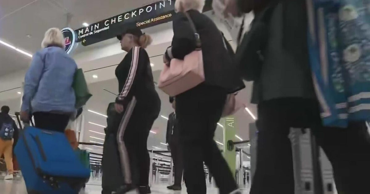 Miami International Airport sees record Thanksgiving crowds with new security technology easing trav