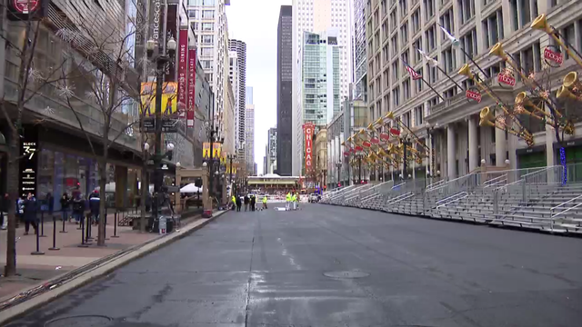 chicago-thanksgiving-parade-preps-1126.png 