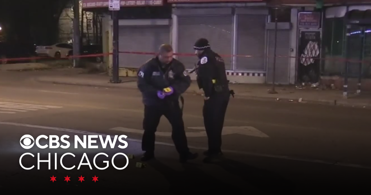 2 women critically hurt in shooting on Chicago's West Side - CBS Chicago