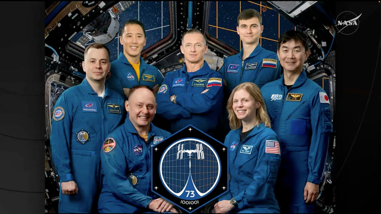 NASA astronaut joins Russian cosmonauts for Thanksgiving Day ride to ...