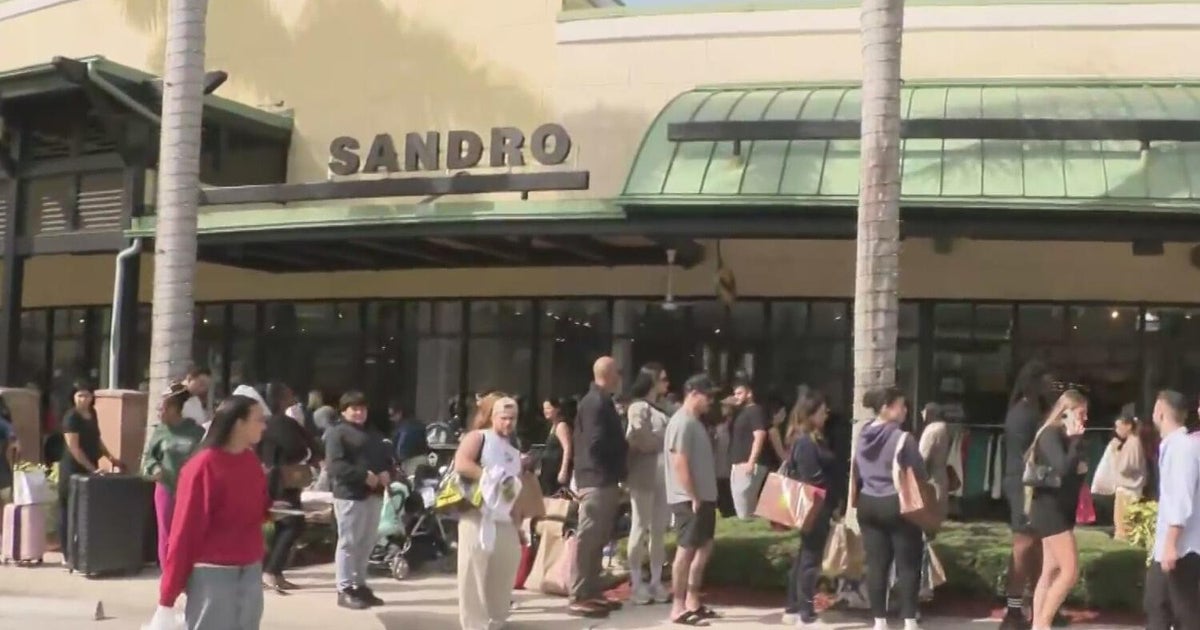 Residents and tourists packed South Florida malls in hunt for Black Friday deals