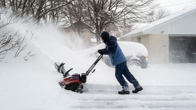 Major Snowstorm Pummels Minneapolis/St Paul Area 