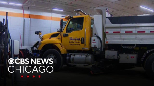Snowstorm threatens holiday weekend travel in Chicago area
