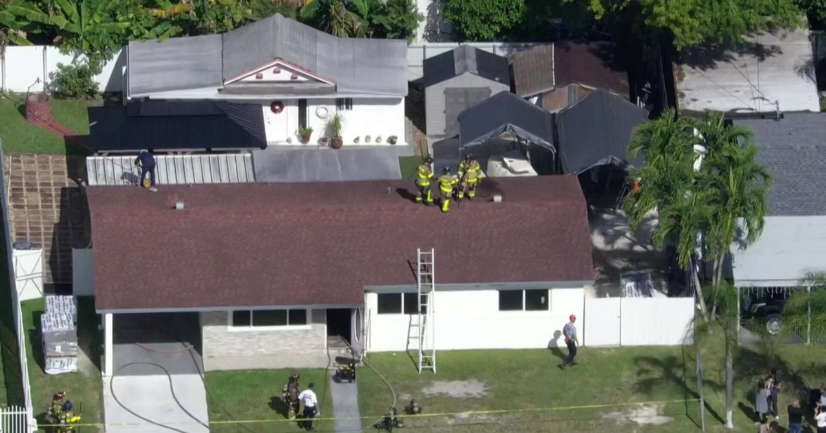 2 injured after fire tears through South Miami-Dade home near Homestead, officials say