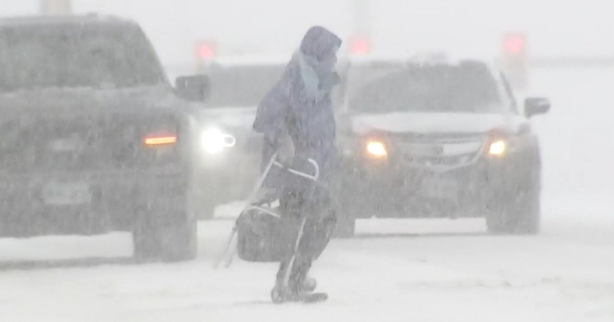 Eye Opener: Winter storms cause travel trouble on holiday weekend